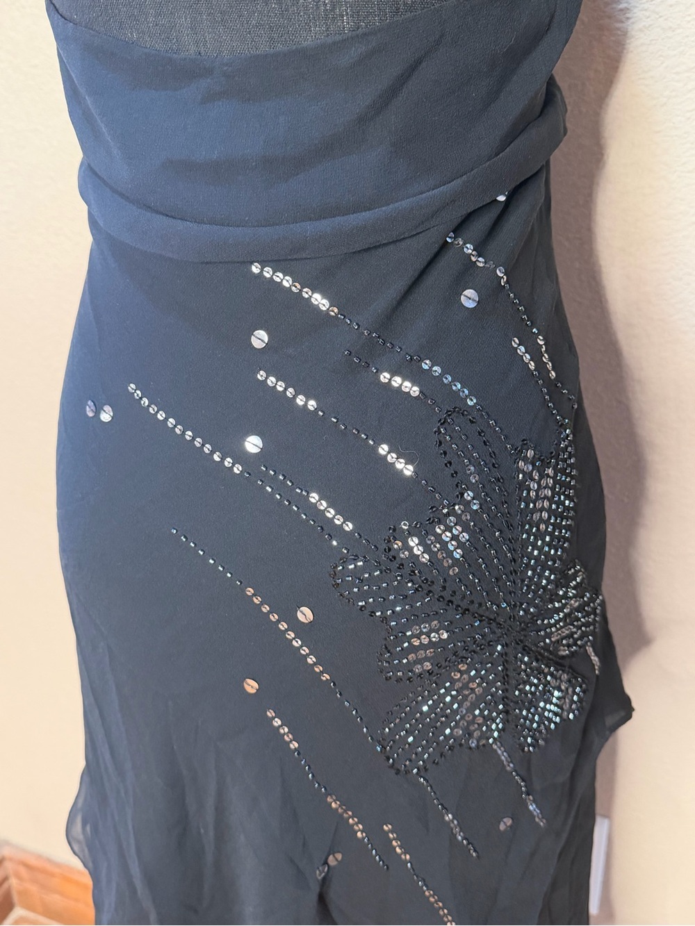 BCBGMaxAzria Black Sequin Halter Backless Cocktail Dress sz 8 - Picture 6 of 8